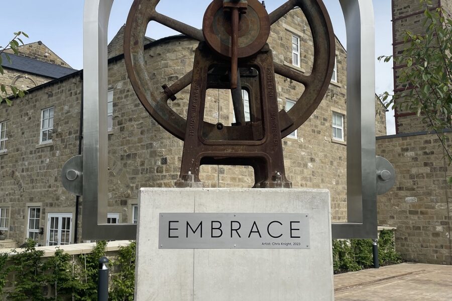 'Embrace' sign at Stonebridge Beck